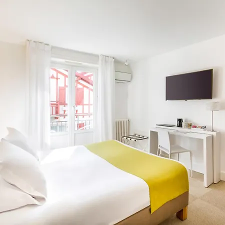 Kemaris Hotel
